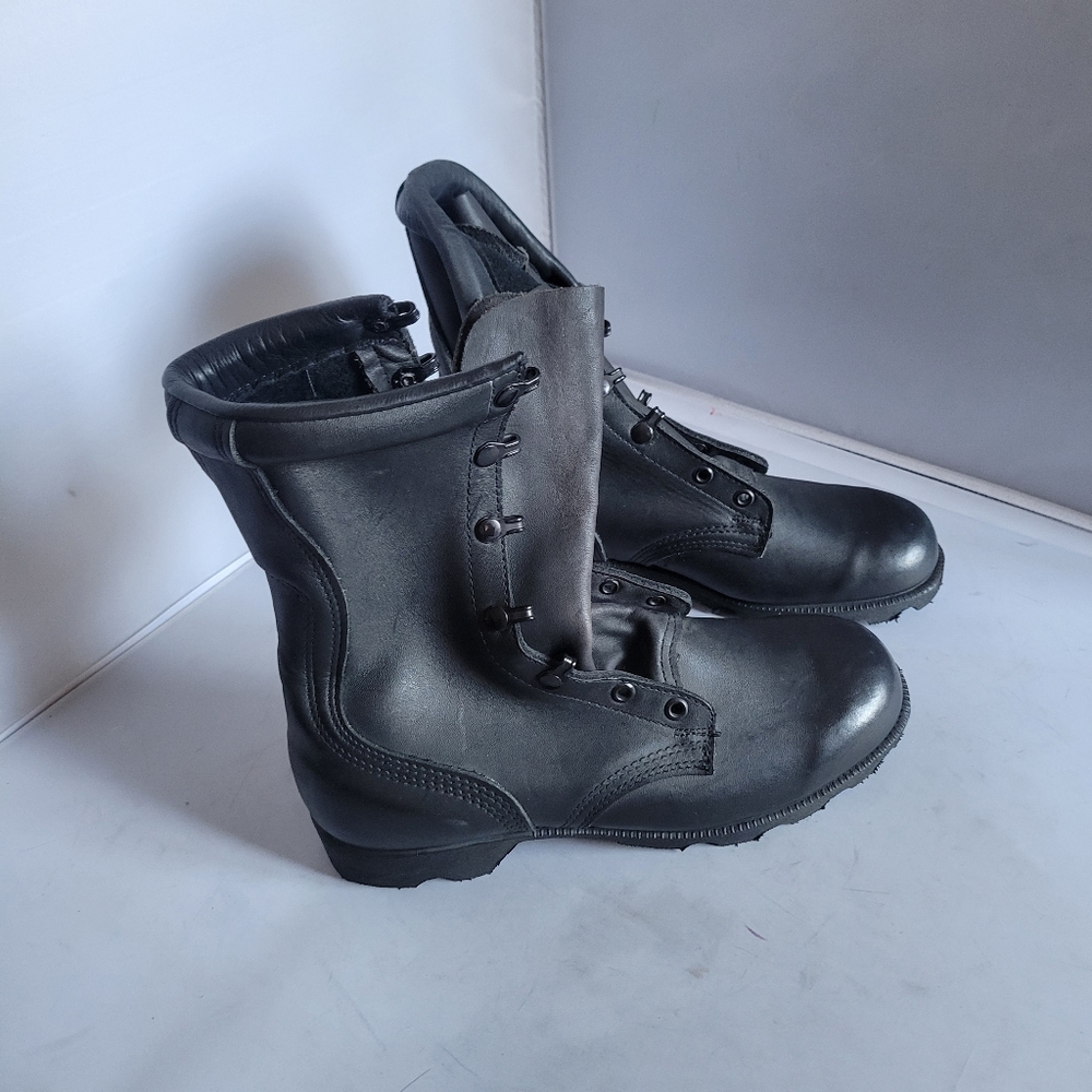 Combat Boots Mildew And Water Resistant Direct Molded soles Leather Women Sze 6w
